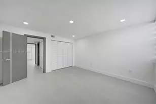 1083 W 38th St, Hialeah, FL 33012 - Photo 22
