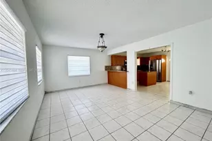 913 NW 22nd Pl, Miami, FL 33125 - Photo 4