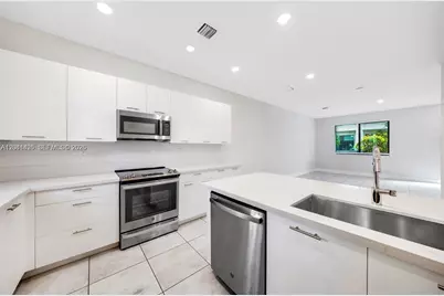 4856 NW 83rd Pkwy, Doral, FL 33166 - Photo 12