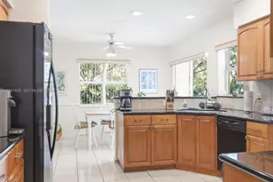 10431 NW 48th Manor, Coral Springs, FL 33076 - Photo 6