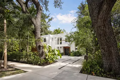 3901 Kumquat Ave, Miami, FL 33133 - Photo 2