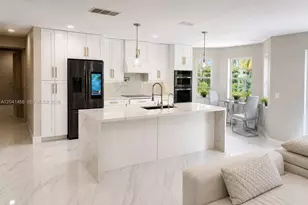 85 Gables Blvd, Weston, FL 33326 - Photo 6