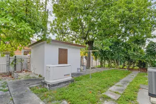 241 W 48th St, Hialeah, FL 33012 - Photo 14
