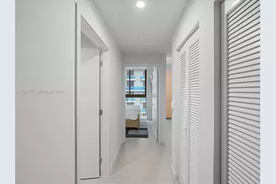 11 NE 6th St #807, Miami, FL 33132 - Photo 8
