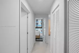 11 NE 6th St, Miami, FL 33132 - Photo 8