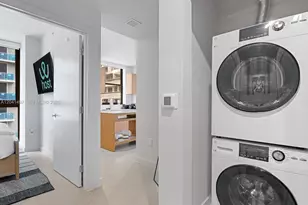 11 NE 6th St, Miami, FL 33132 - Photo 10