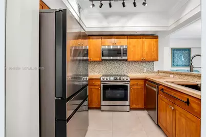 1723 SW 2nd Ave #607, Miami, FL 33129 - Photo 4