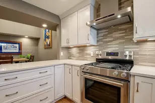 302 2nd St N, Saint Petersburg, FL 33701 - Photo 8