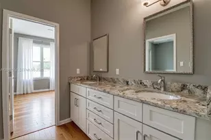 302 2nd St N, Saint Petersburg, FL 33701 - Photo 4