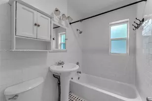 421 NW 105th St, Miami, FL 33150 - Photo 14