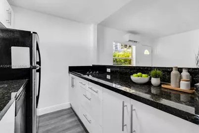 734 Meridian Ave #3, Miami Beach, FL 33139 - Photo 2