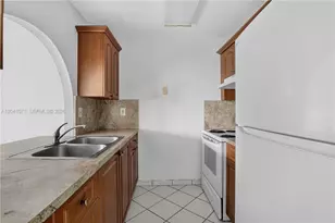 5505 NW 7th St, Miami, FL 33126 - Photo 4
