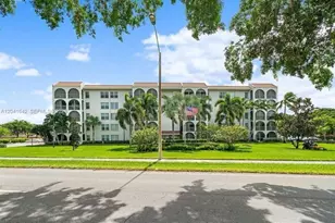 250 NE 20th St, Boca Raton, FL 33431 - Photo 1