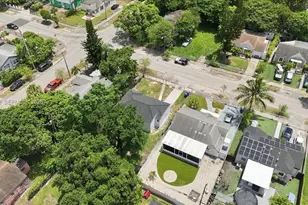 811 NW 65th St, Miami, FL 33150 - Photo 22