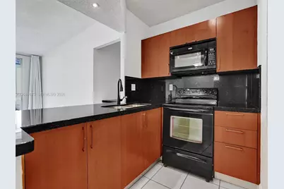 6705 NW 169th St #C112, Hialeah, FL 33015 - Photo 8