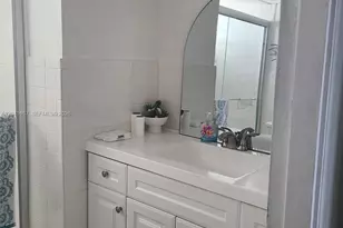 1075 NE Miami Gardens Dr, Miami, FL 33179 - Photo 10