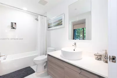 121 NE 34th St #814, Miami, FL 33137 - Photo 22