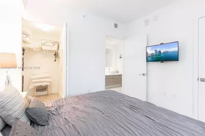 121 NE 34th St #814, Miami, FL 33137 - Photo 14