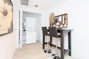 121 NE 34th St, Miami, FL 33137 - Photo 8