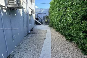 548 NW 30th St, Miami, FL 33127 - Photo 12