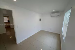 548 NW 30th St, Miami, FL 33127 - Photo 2