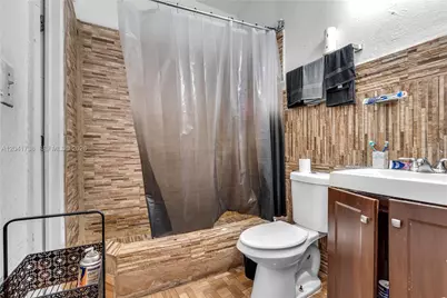 576 NW 147th St, Miami, FL 33168 - Photo 44