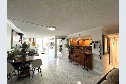 2401 Collins Ave #1009, Miami Beach, FL 33140 - Photo 6