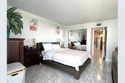 2401 Collins Ave #1009, Miami Beach, FL 33140 - Photo 16