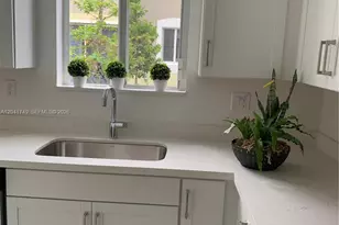 1068 SE 24th Ave, Homestead, FL 33035 - Photo 2
