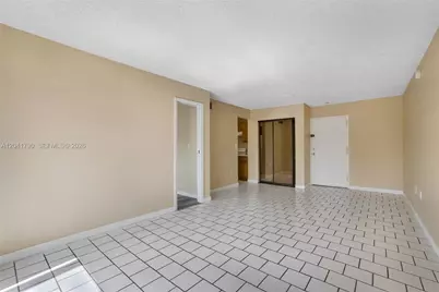 4805 NW 7th St #302-15, Miami, FL 33126 - Photo 12
