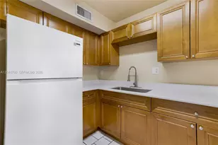 4805 NW 7th St, Miami, FL 33126 - Photo 16