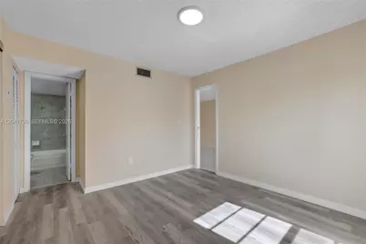 4805 NW 7th St #302-15, Miami, FL 33126 - Photo 18