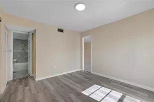 4805 NW 7th St, Miami, FL 33126 - Photo 18