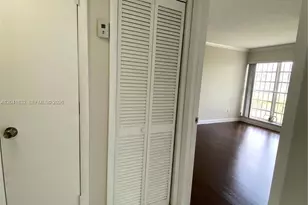 9280 Fontainebleau Bl, Miami, FL 33172 - Photo 6