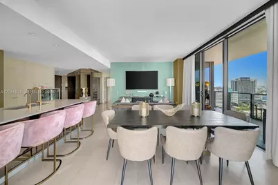 88 SW 7th St #1212, Miami, FL 33130 - Photo 4