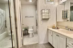500 Briarwood Cir, Hollywood, FL 33024 - Photo 20