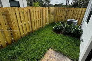 285 SW 159th Ln, Pembroke Pines, FL 33027 - Photo 8