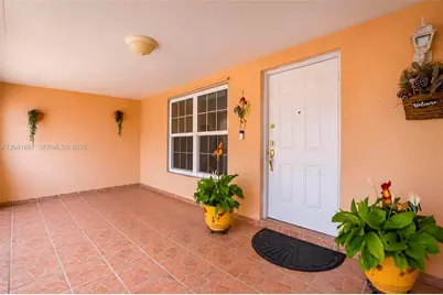 19240 NW 60th Ct, Hialeah, FL 33015 - Photo 4
