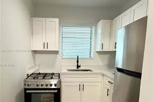 641 10th St, Miami Beach, FL 33139 - Photo 8
