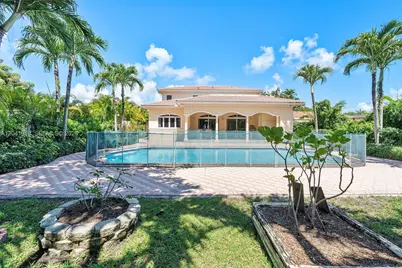 3765 Prairie Ave #3765, Miami Beach, FL 33140 - Photo 2