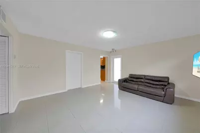 1701 NW 37th Ave #B, Miami, FL 33125 - Photo 8