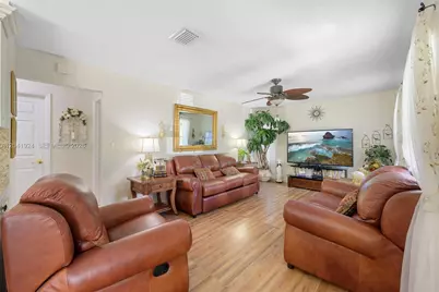 906 SW 8th Ave, Hallandale Beach, FL 33009 - Photo 2