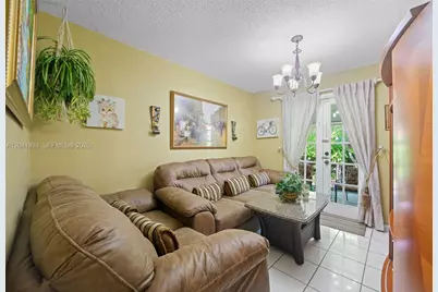 906 SW 8th Ave, Hallandale Beach, FL 33009 - Photo 8
