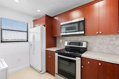10288 NW 9th St Cir #501, Miami, FL 33172 - Photo 4
