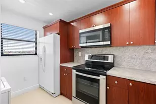 10288 NW 9th St Cir, Miami, FL 33172 - Photo 4