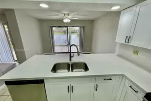 11894 SW 12th Pl, Davie, FL 33325 - Photo 18
