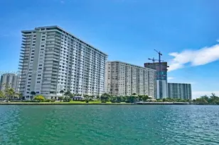500 Bayview Dr, Sunny Isles Beach, FL 33160 - Photo 22