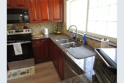11130 NW 38th St, Coral Springs, FL 33065 - Photo 8