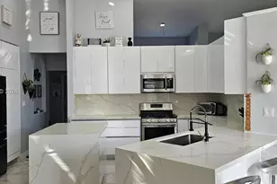 2172 NW 139th Terrace, Pembroke Pines, FL 33028 - Photo 2