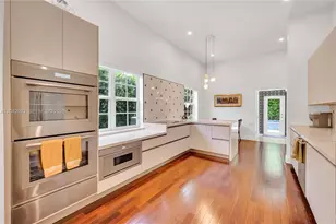 30 NE 44th St, Miami, FL 33137 - Photo 28